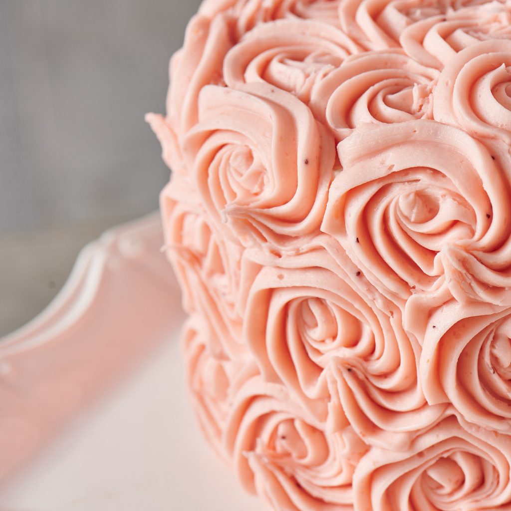 Cake with Fresh Flowers - Celebrated Nest